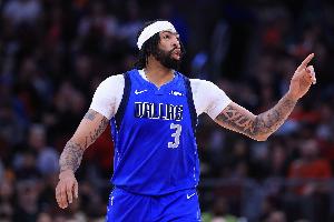 星空体育-独行侠队史仅两人单场打出过30+15板+5帽：浓眉、加福德