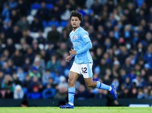 鲍勃：被瓜帅夸赞很高兴，不认为自己已经坐稳曼城首发