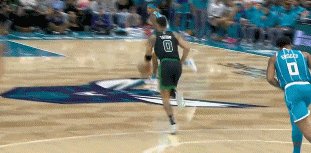 星空体育下载-对兄弟更狠？格威恶犯撞翻塔图姆 布朗赛后怒怼