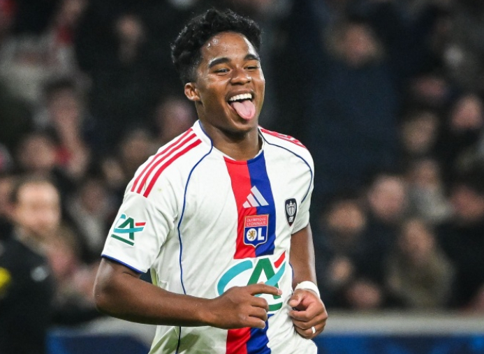 星空体育-帽子戏法＋3场造5球！19岁新大罗闪耀，皇马偷着乐，被阿隆索耽误|法甲|恩德里克|罗纳尔多|里昂|哈维·阿隆索_新浪体育_新浪新闻